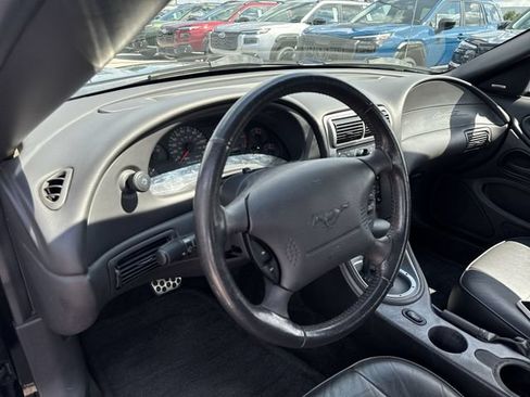 Used 2004 Ford Mustang Convertible RWD image 9