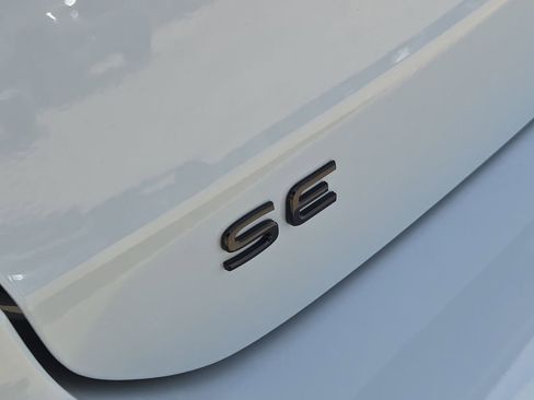 New 2026 Volkswagen Taos SE FWD image 9