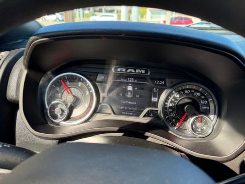 Used 2022 RAM 2500 Tradesman w/ Chrome Appearance Group image 14