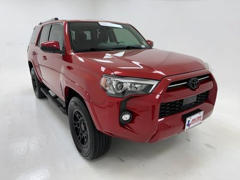Used 2021 Toyota 4Runner SR5 AWD/4WD image 2