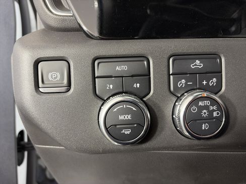 Used 2024 GMC Sierra 1500 Elevation image 29