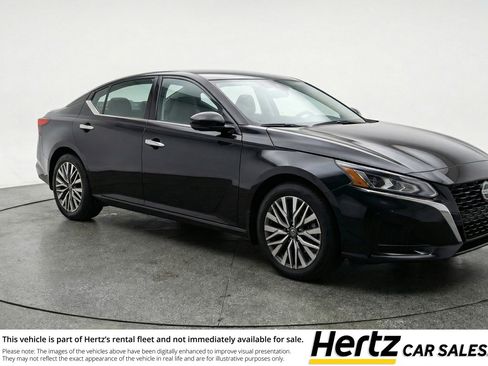 Used 2025 Nissan Altima 2.5 SV image 1