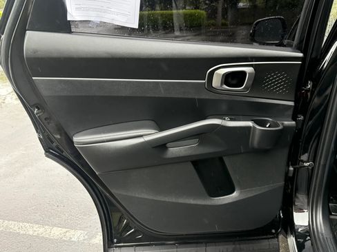 Used 2023 Kia Sorento EX image 27