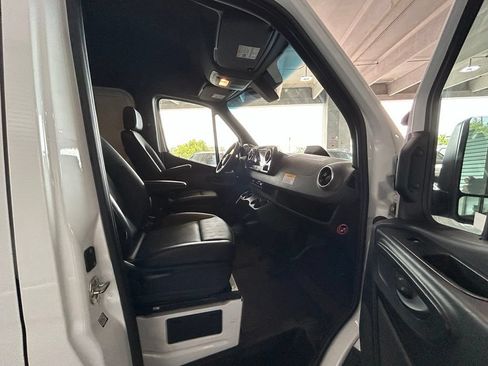 Used 2025 Mercedes-Benz Sprinter 2500 image 40