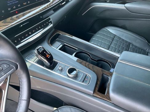 Used 2024 Cadillac Escalade Sport Platinum w/ LPO, ONYX Package AWD/4WD image 18