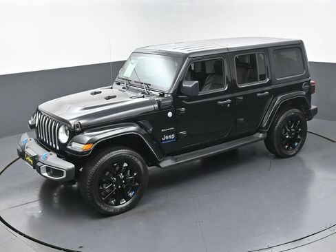 Used 2023 Jeep Wrangler Unlimited Sahara w/ Cold Weather Group AWD/4WD image 40