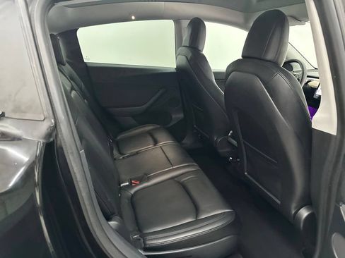 Used 2021 Tesla Model Y Long Range AWD/4WD image 22