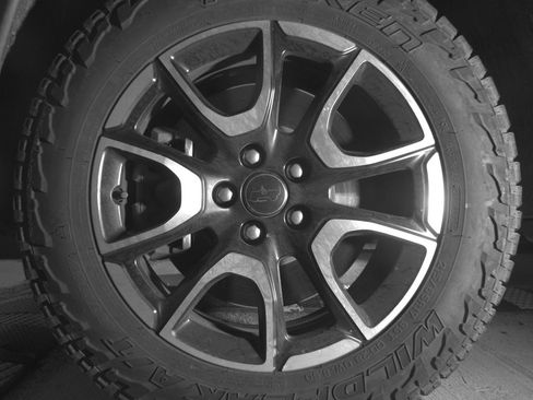 Used 2025 Jeep Compass Trailhawk AWD/4WD image 12
