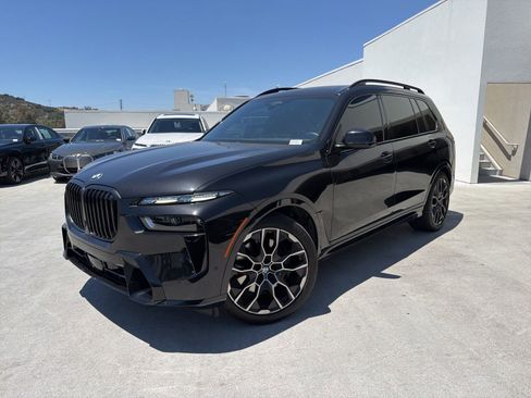 Used 2024 BMW X7 xDrive40i w/ Executive Package AWD/4WD image 3