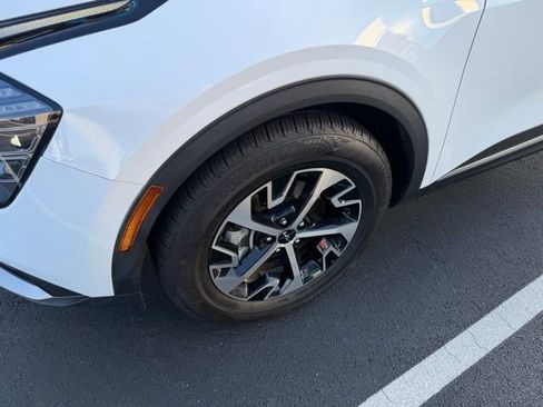 Used 2024 Kia Sportage EX image 4