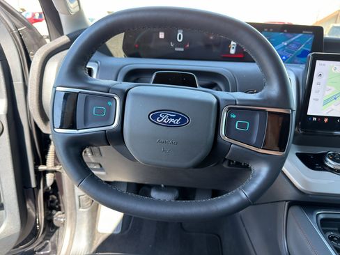 Used 2025 Ford Expedition Active AWD/4WD image 11