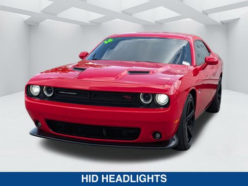 Used 2016 Dodge Challenger R/T Scat Pack w/ Leather Interior Group RWD image 8