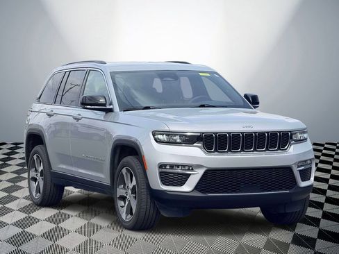 Used 2024 Jeep Grand Cherokee Limited AWD/4WD image 4