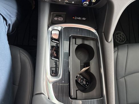 Used 2022 Buick Enclave Essence image 19
