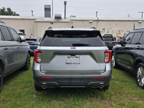 Used 2023 Ford Explorer XLT w/ Equipment Group 202A image 5