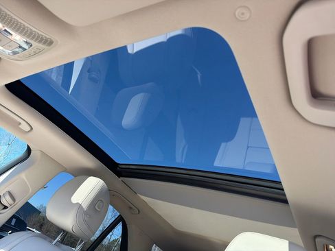 Used 2021 Mercedes-Benz GLE 350 w/ AMG Line Exterior image 32