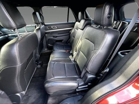 Used 2018 Ford Explorer XLT w/ Equipment Group 202A AWD/4WD image 15