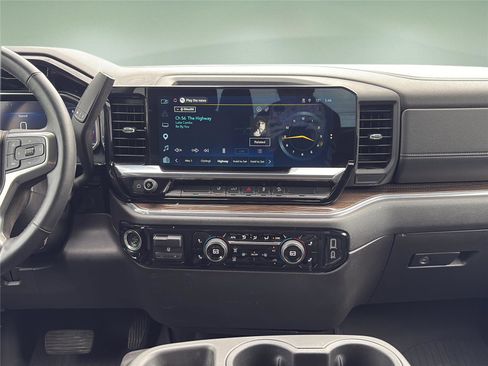 Used 2024 Chevrolet Silverado 2500 LT AWD/4WD image 15