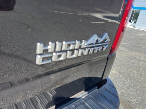 Used 2025 Chevrolet Silverado 1500 High Country AWD/4WD image 5