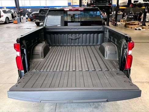 Used 2026 Chevrolet Silverado 1500 High Country AWD/4WD image 32