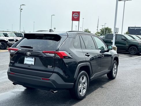 Used 2025 Toyota RAV4 XLE AWD/4WD image 3