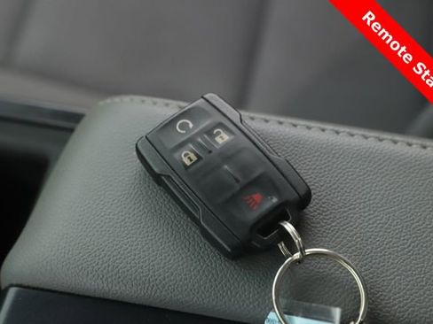 Used 2018 Chevrolet Silverado 1500 Custom w/ Custom Convenience Package AWD/4WD image 3