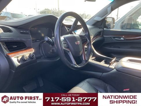 Used 2018 Cadillac Escalade ESV Luxury AWD/4WD image 6