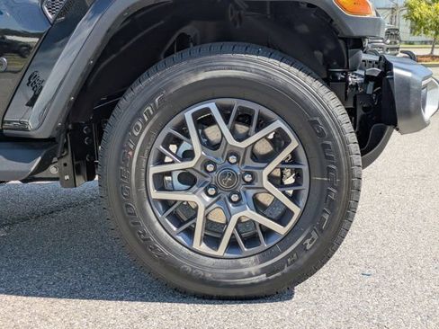 New 2025 Jeep Wrangler Unlimited Sahara AWD/4WD image 11