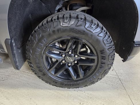 Used 2020 Chevrolet Silverado 1500 LT Trail Boss image 9