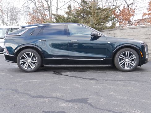 Certified 2024 Cadillac Lyriq Luxury image 8