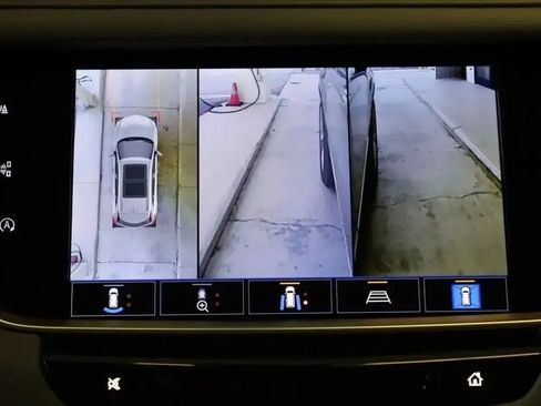 Used 2025 Cadillac XT5 Premium Luxury w/ Technology Package FWD image 35