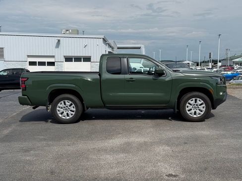 Used 2022 Nissan Frontier SV AWD/4WD image 4