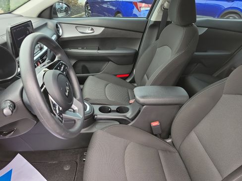 Used 2023 Kia Forte LXS w/ LXS Technology Package FWD image 17