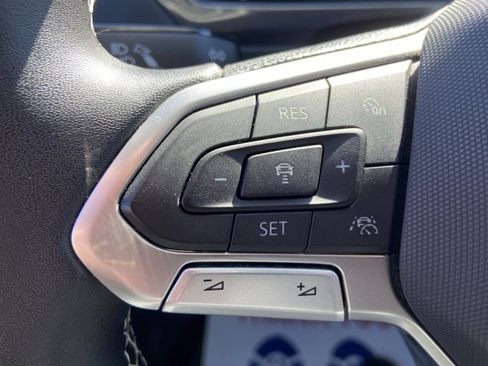 Used 2023 Volkswagen Tiguan SE image 17