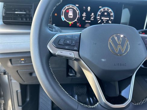 New 2026 Volkswagen Tiguan SE FWD image 19