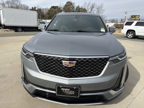 Used 2023 Cadillac XT6 Premium Luxury image 3