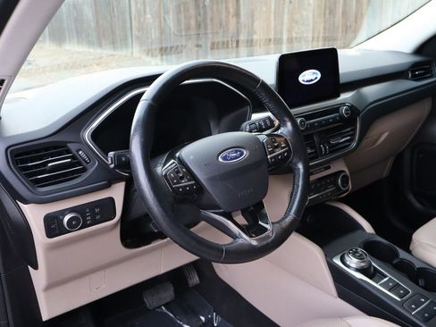 Used 2021 Ford Escape Titanium image 15