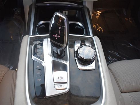 Used 2017 BMW 740i image 24