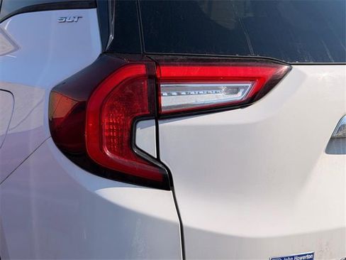 Used 2022 GMC Terrain SLT image 17