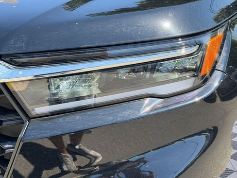 Used 2025 Honda Pilot Touring image 11