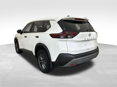 Used 2023 Nissan Rogue S FWD image 3