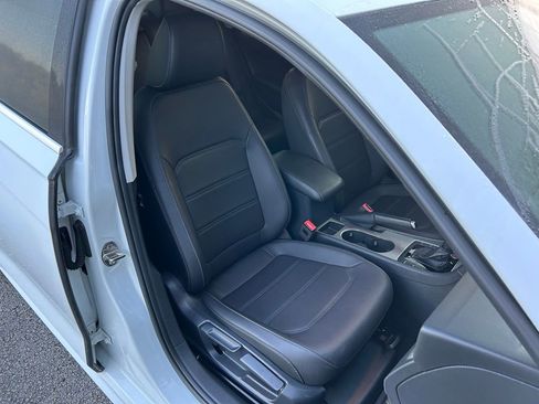 Used 2022 Volkswagen Passat 2.0T SE image 15