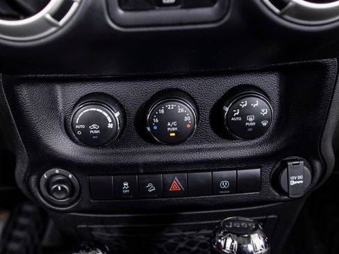 Used 2018 Jeep Wrangler Unlimited Sahara w/ Max Tow Package AWD/4WD image 27
