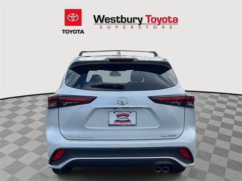 Certified 2025 Toyota Highlander XSE image 9
