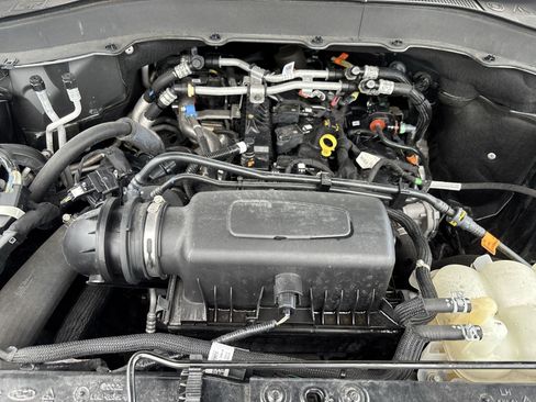 Used 2022 Ford Explorer XLT RWD image 17