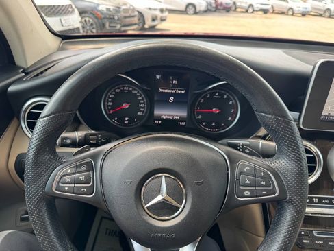 Used 2019 Mercedes-Benz GLC 300 4MATIC image 24