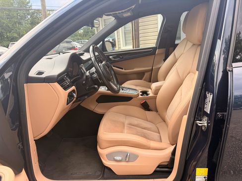 Used 2019 Porsche Macan AWD/4WD image 17