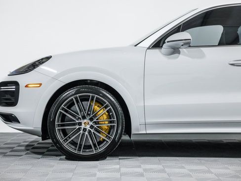 Used 2019 Porsche Cayenne Turbo w/ Sportdesign Package image 20