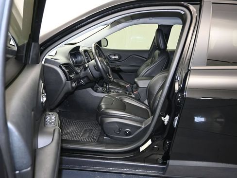 Used 2020 Jeep Cherokee Latitude Plus FWD image 19