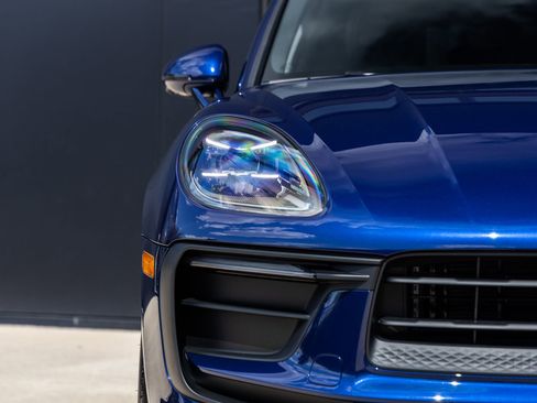 Certified 2026 Porsche Macan AWD/4WD image 20